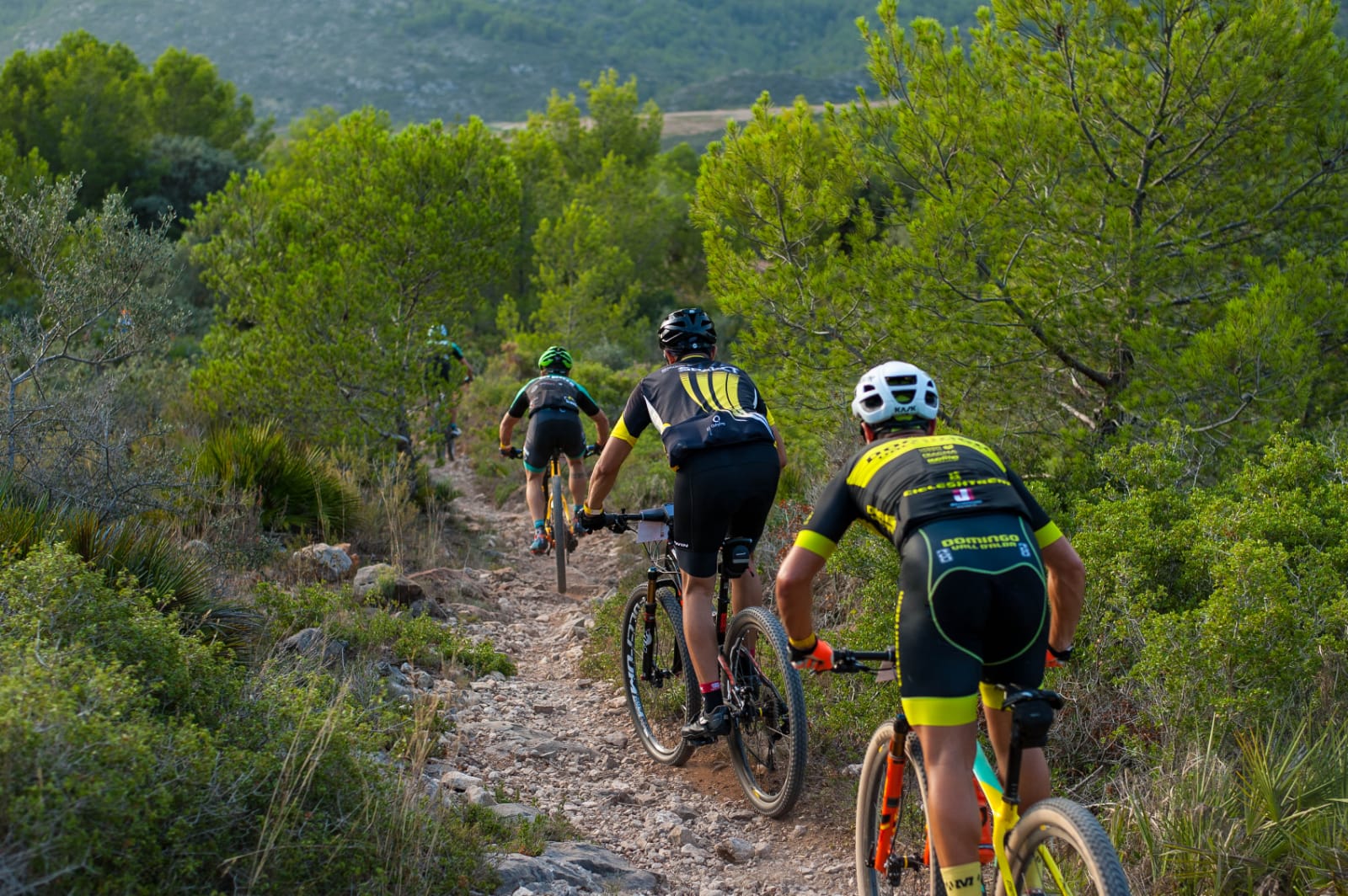 Ciclistes durant l'última Marxa BTT Cabanes