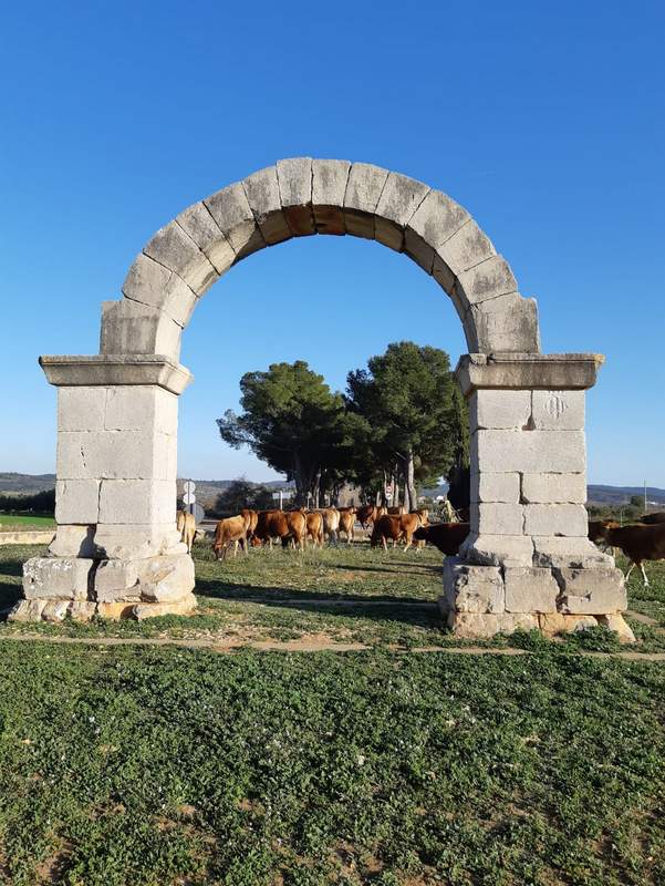 PASANT PER L'ARC DE CABANES / PASANDO POR EL ARCO DE CABANES