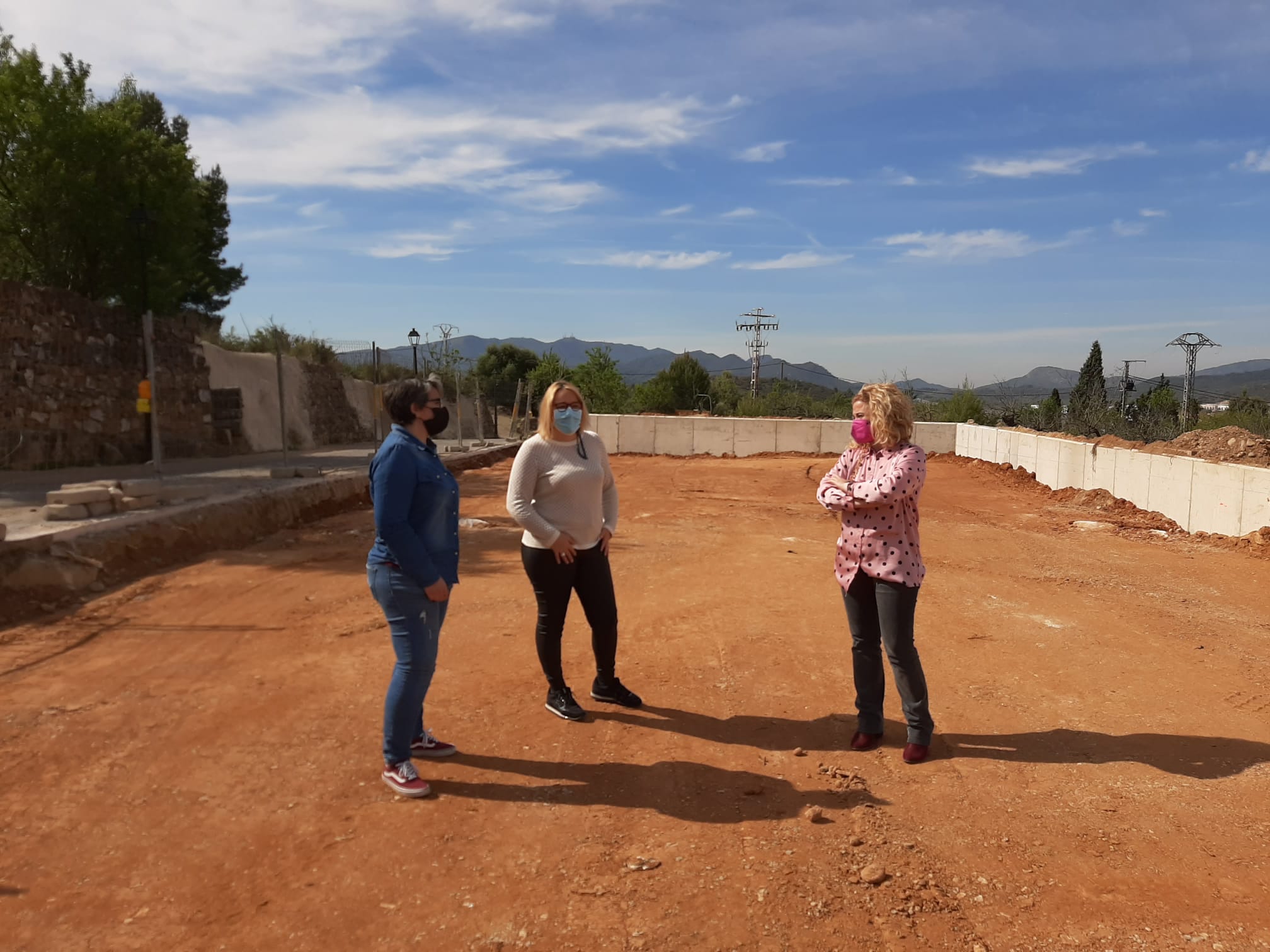 Cabanes crea un parking en el cementerio municipal
