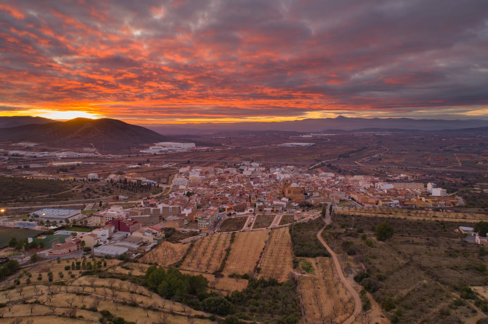 Cabanes firma el pacto de código ético del turismo valenciano