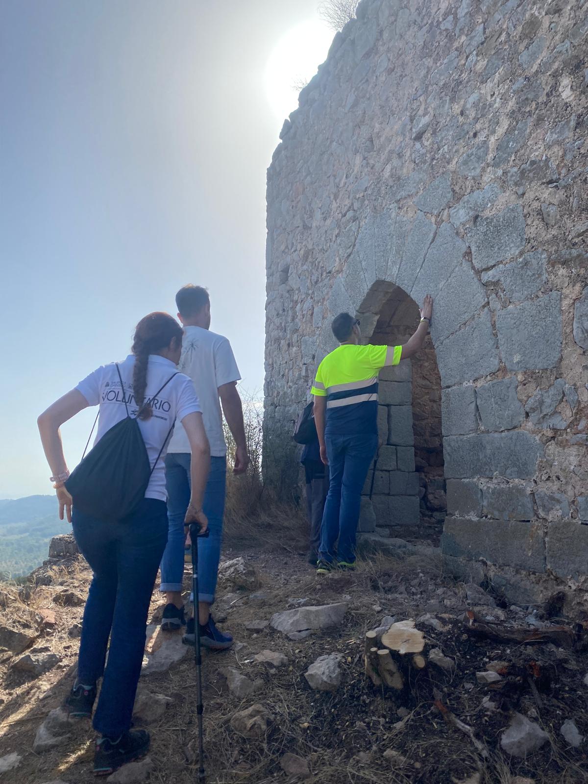 Visita a las obras de conservación del Castillo de Miravet de Cabanes