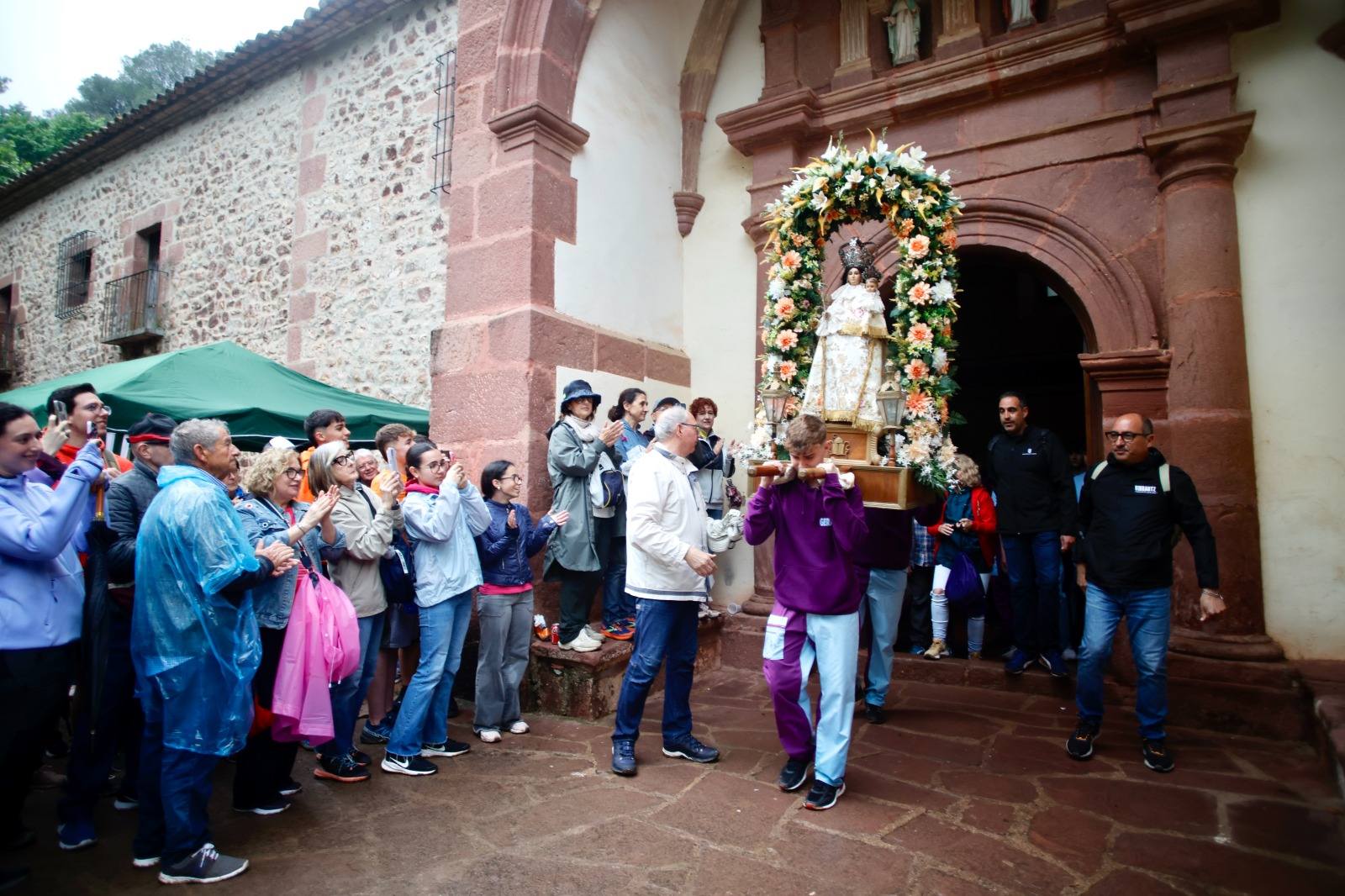 La romería a les Santes y la Entrà de Maig veneran a la Virgen del Buen Suceso en Cabanes